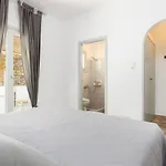 Roses Hotel 2*