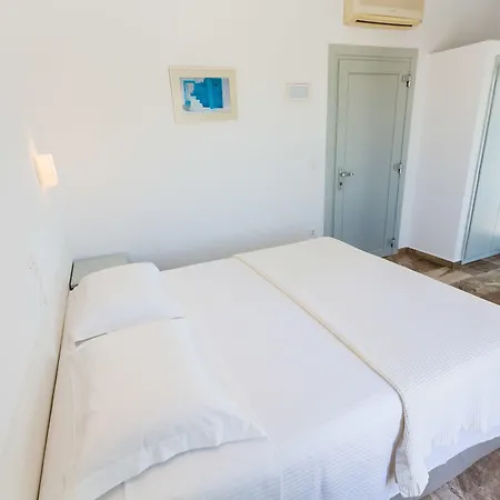 Roses Hotel 2*